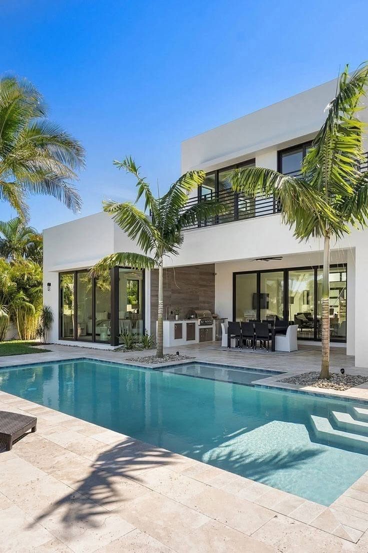 Villa Vanille : piscine et terrasse sous les palmiers